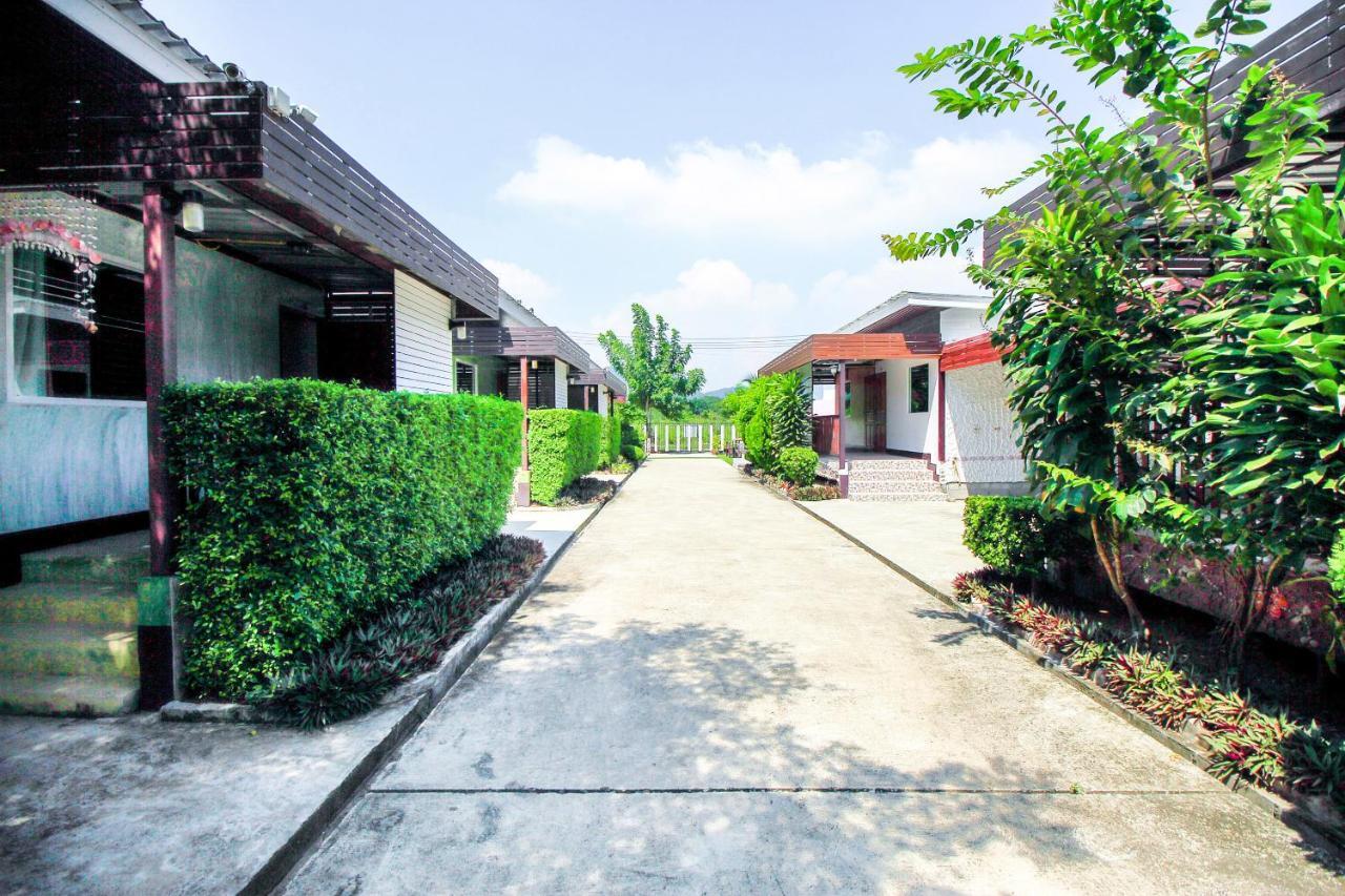 Oyo 354 Ton Hom Resort & Villa HHQ Exterior foto